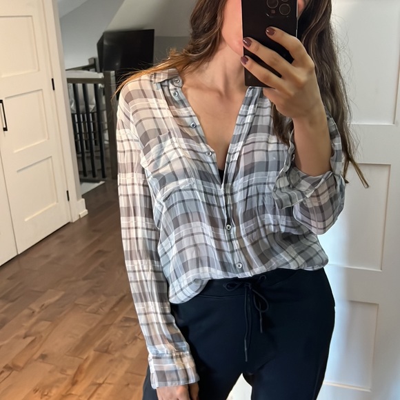 ARITZIA Babaton 100% silk button down blouse - grey/white plaid - Picture 5 of 8
